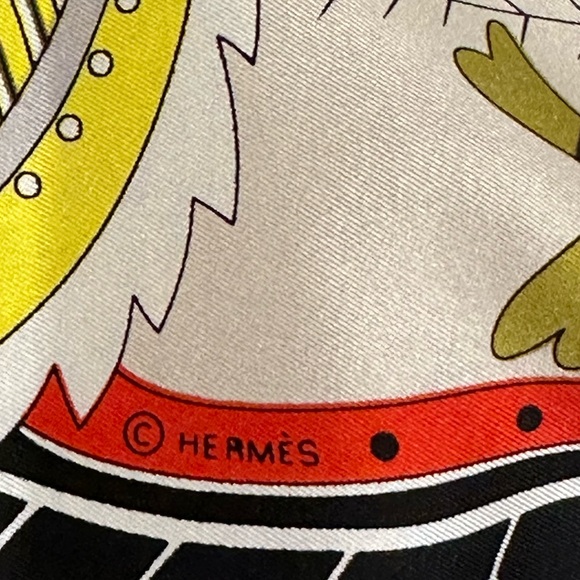 HERMÈS - FOULARD
La Vie Du Grand Nord Silk Vintage Scarf - Picture 4 of 12